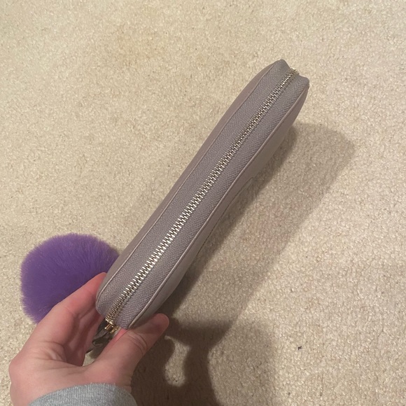 GUCCI 100% authentic zippy long wallet. Corners intact. EUC!! - Picture 8 of 8